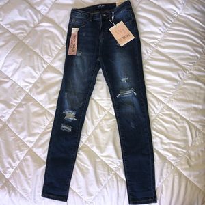 Fashion nova skinny crop jeans ripped